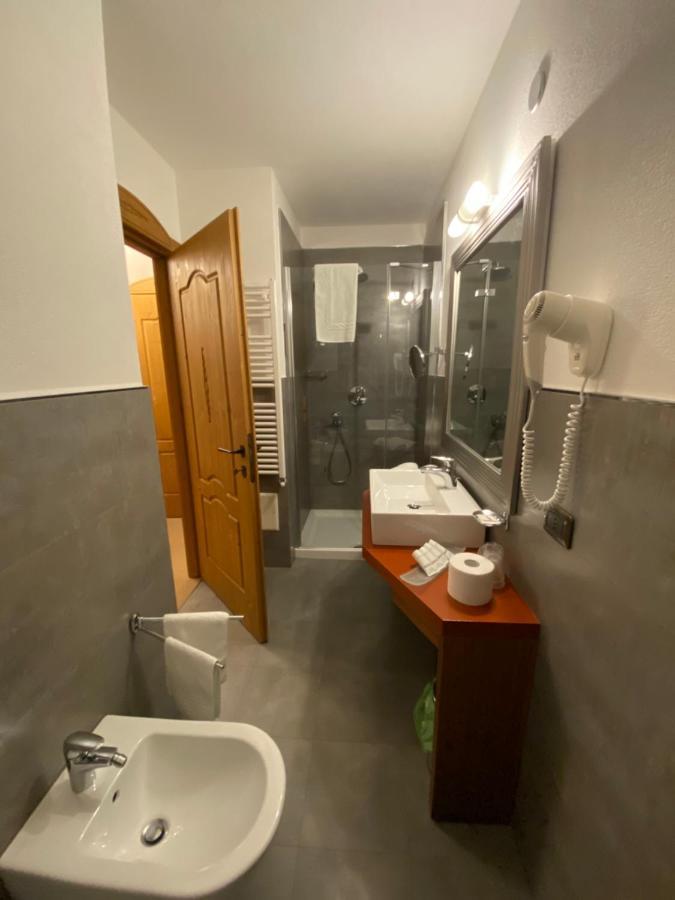 Hotel Bait De Angial Ливиньо Экстерьер фото