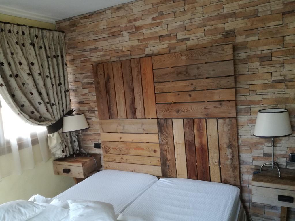 Hotel Bait De Angial Ливиньо Экстерьер фото