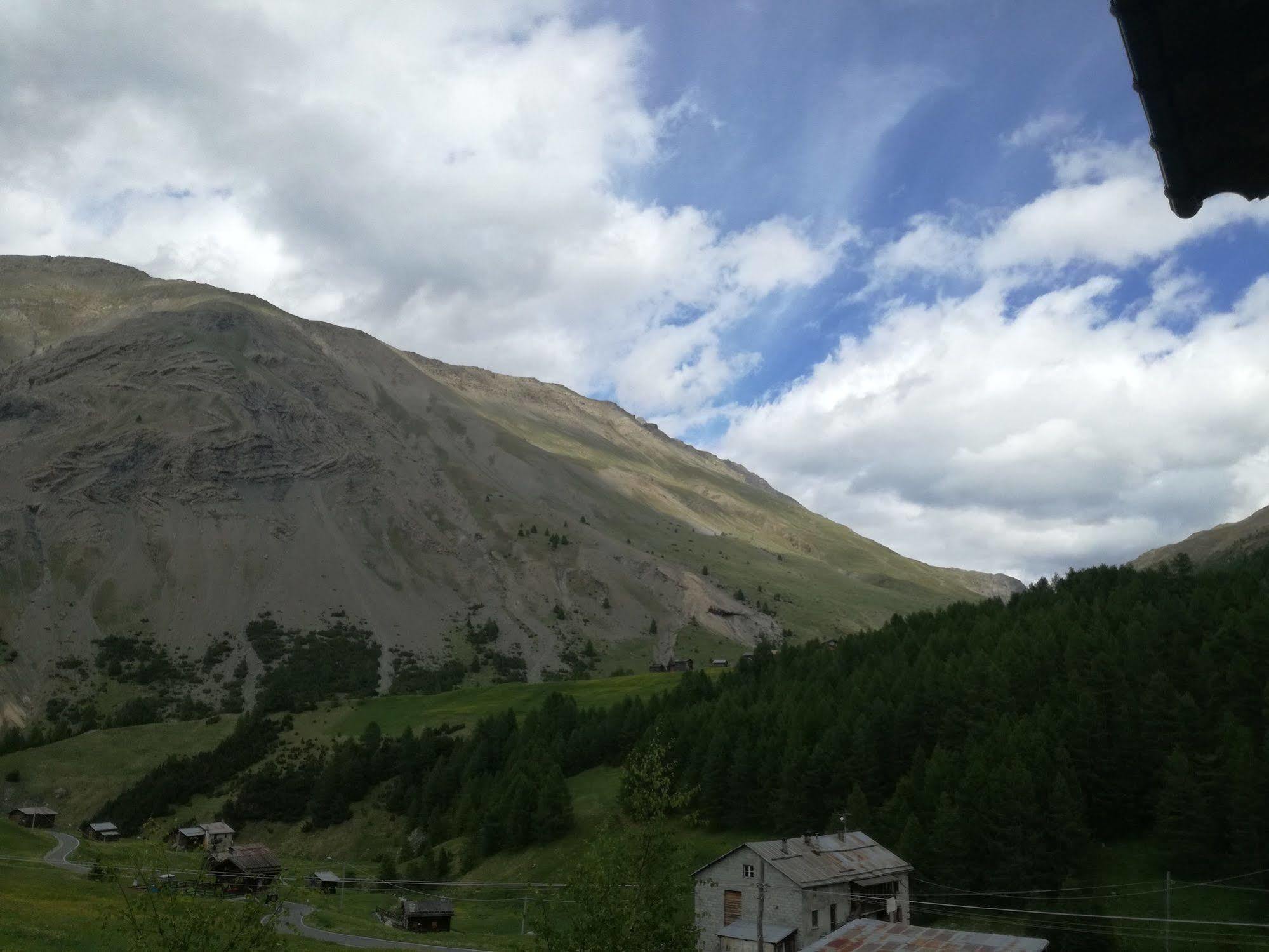 Hotel Bait De Angial Ливиньо Экстерьер фото