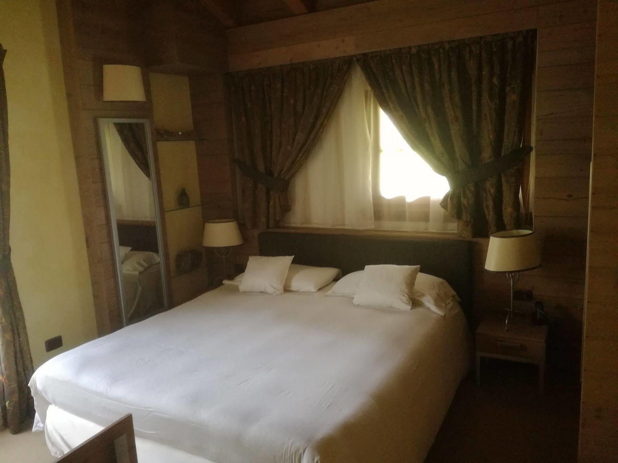 Hotel Bait De Angial Ливиньо Экстерьер фото