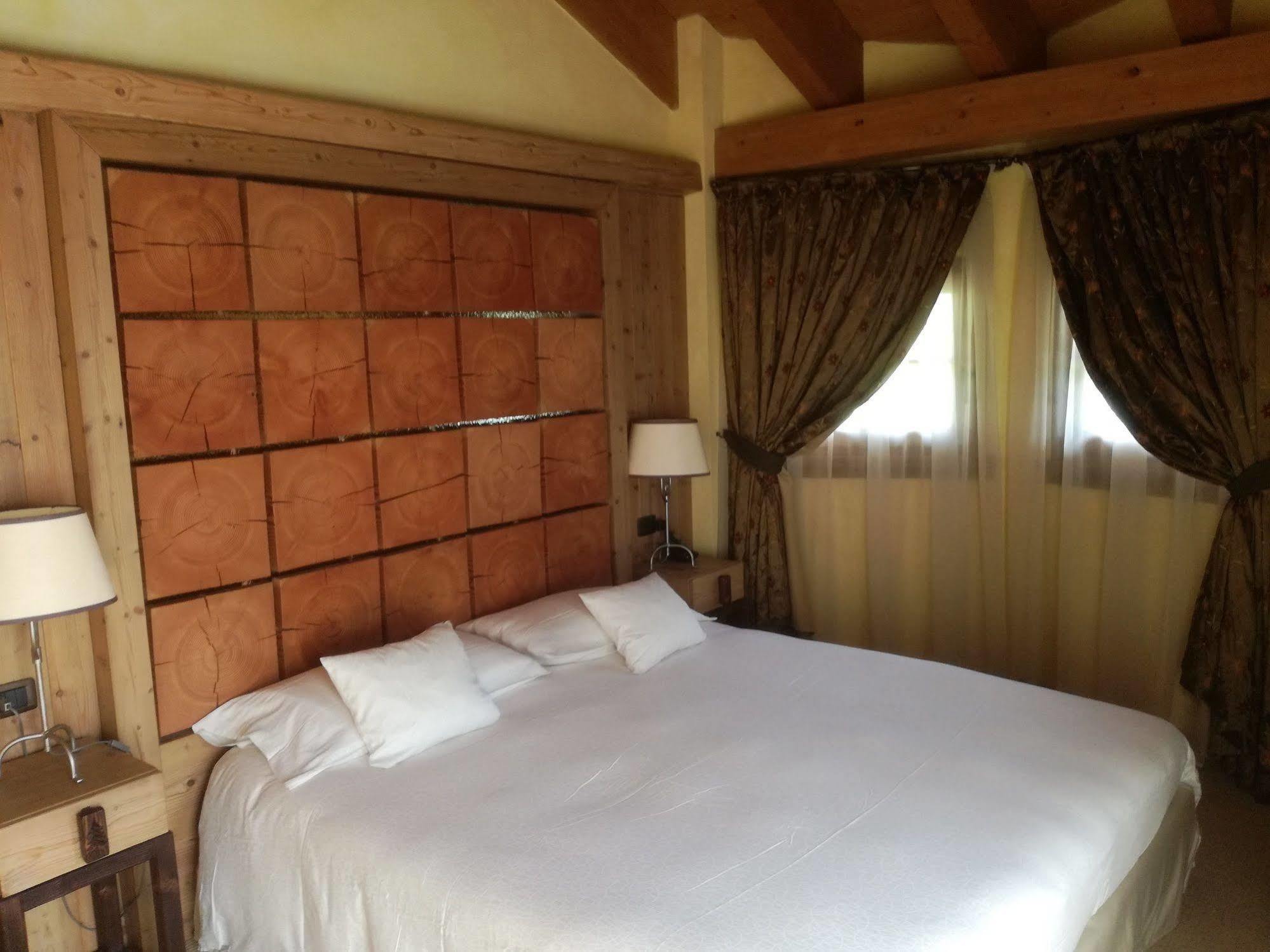 Hotel Bait De Angial Ливиньо Экстерьер фото